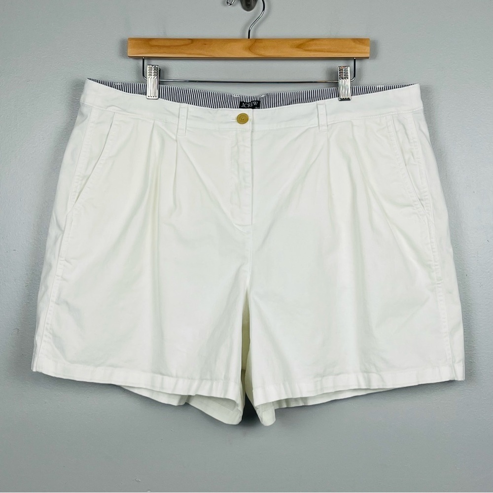 J.Crew white 5" pleated heritage chino cotton blend shorts, size 16.